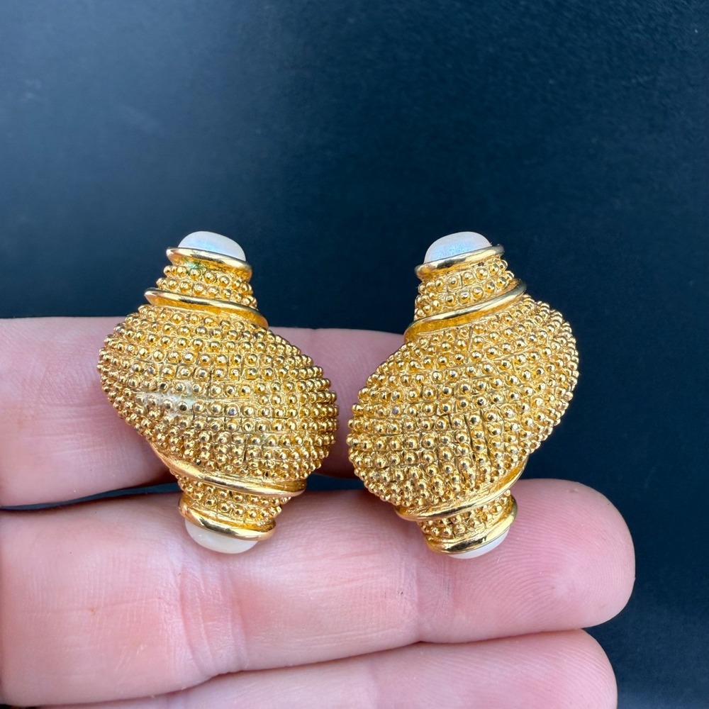 Vintage Erwin Pearl Earrings Gold Tone Textured Sea Shell Clip On Signed